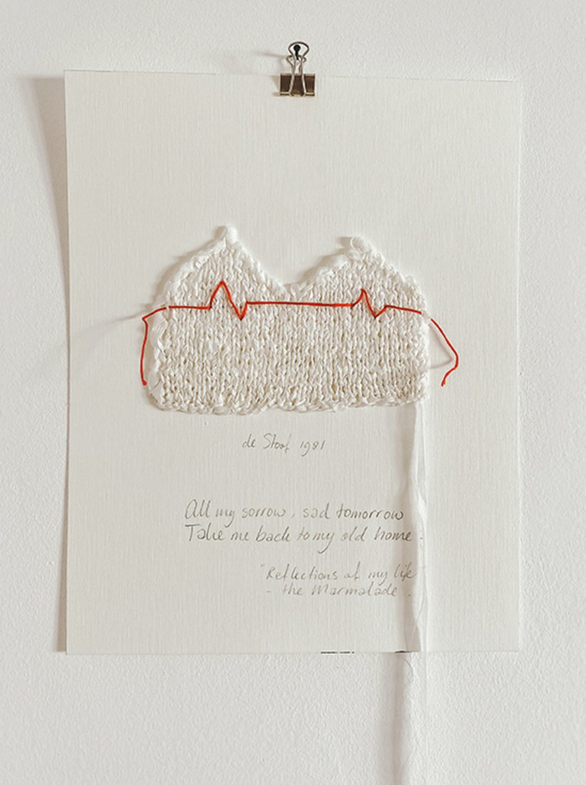 Brieven naar huis - knitted house