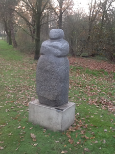Oermoeders komen al voor in de verre oudheid en in alle culturen. Ze staan symbool voor vruchtbaarheid 
Mijn oermoeders staan voor sterke vrouwen.