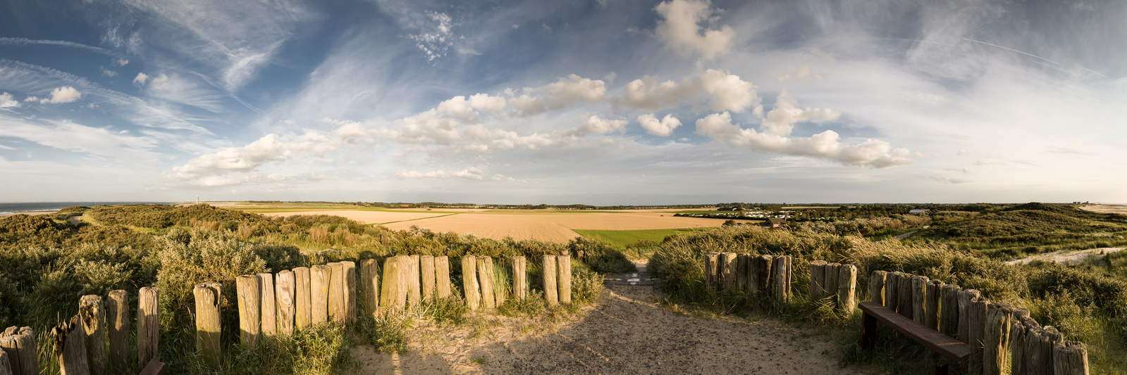 Panorama vanaf het Hoge Duin tussen Cadzand en Nieuwvliet. 