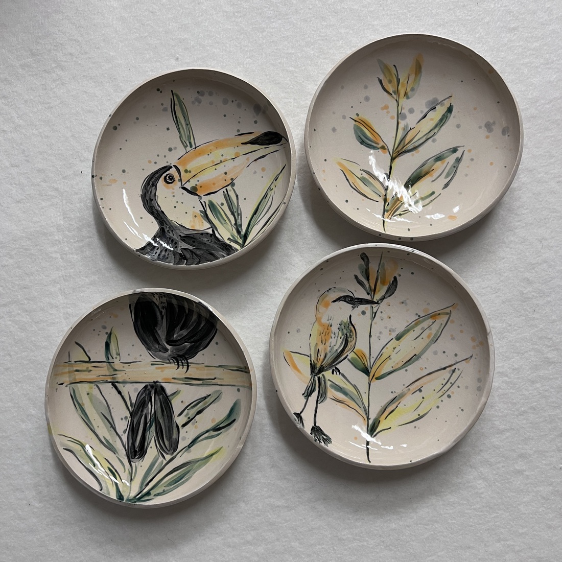 Serie van 4 Gebaksbordjes vogel