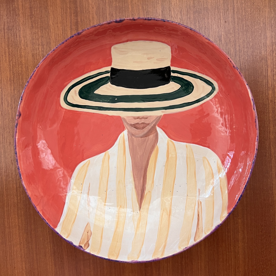 Saladeschaal lady with hat