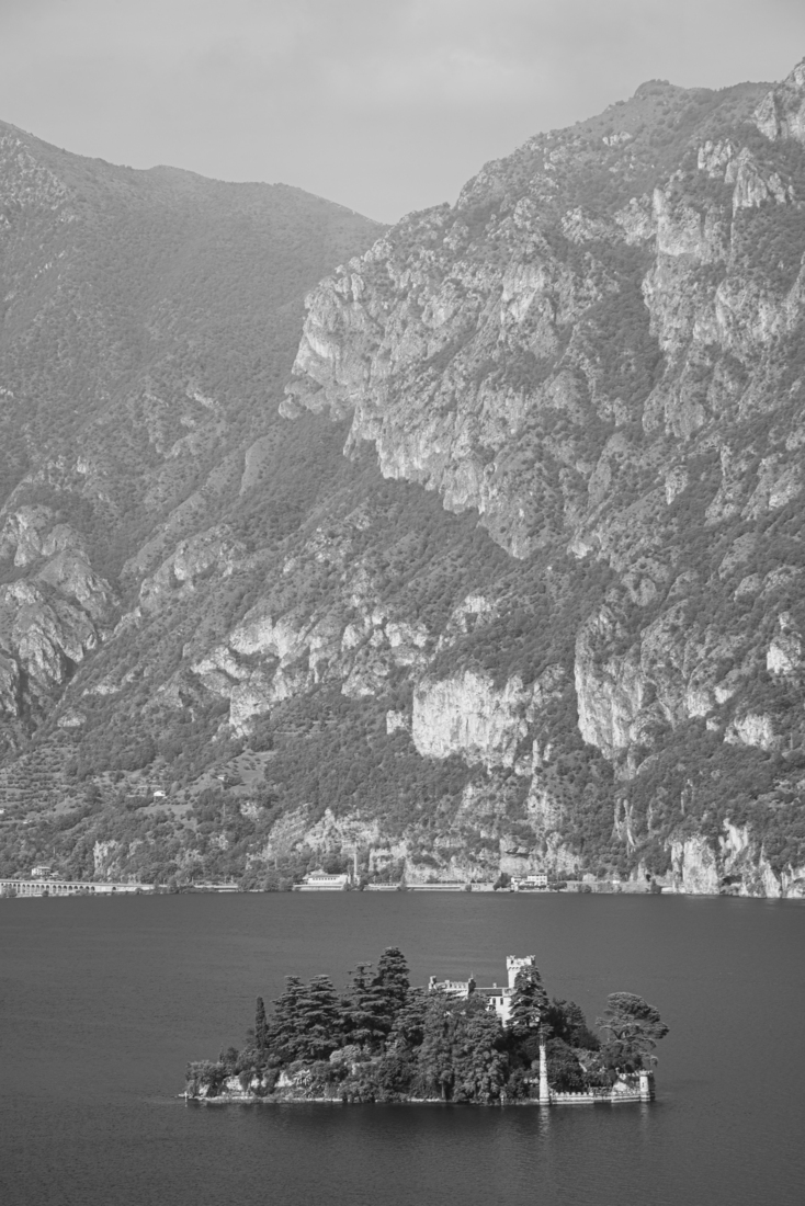 Eiland in het meer van Iseo, Italië