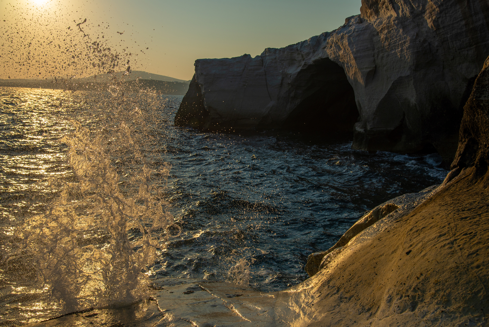 zeegezicht en ondergaande zon, Milos, Griekenland