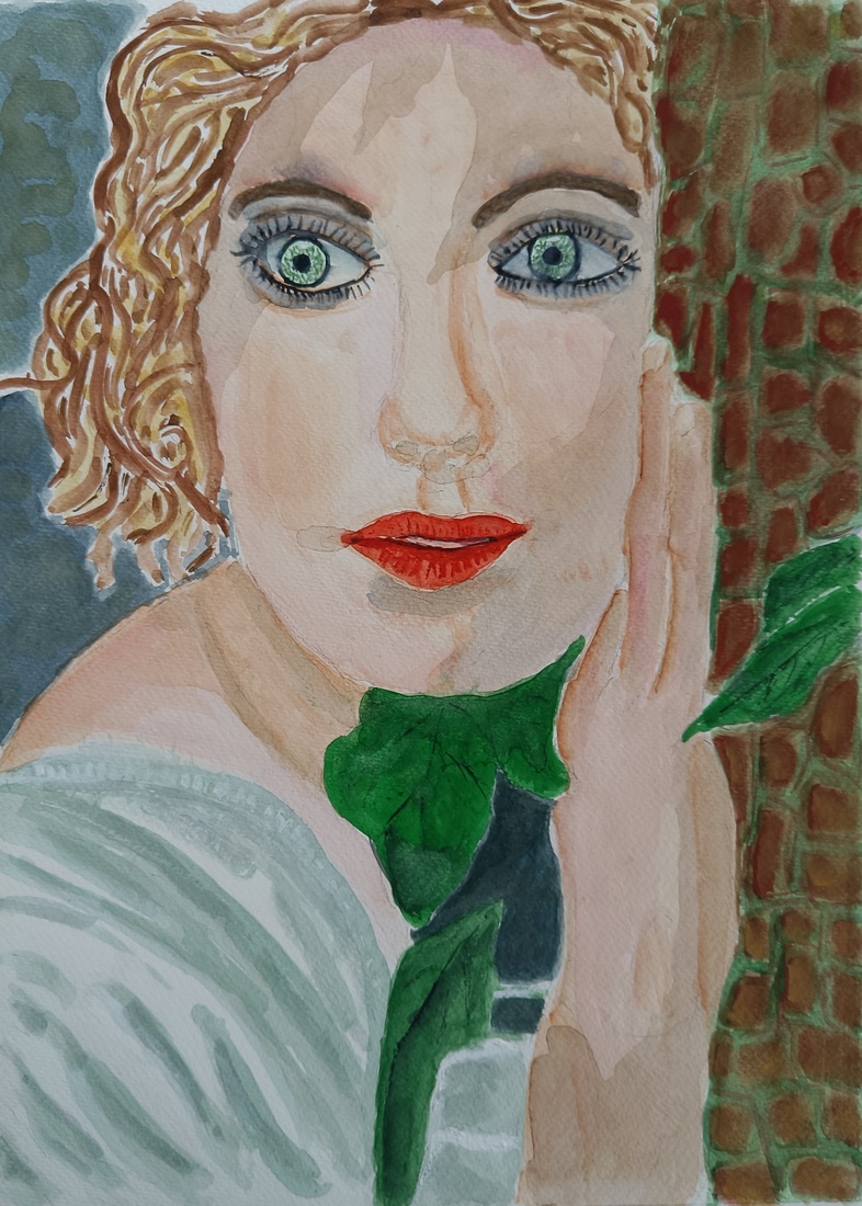 Vrouw leunt tegen boom