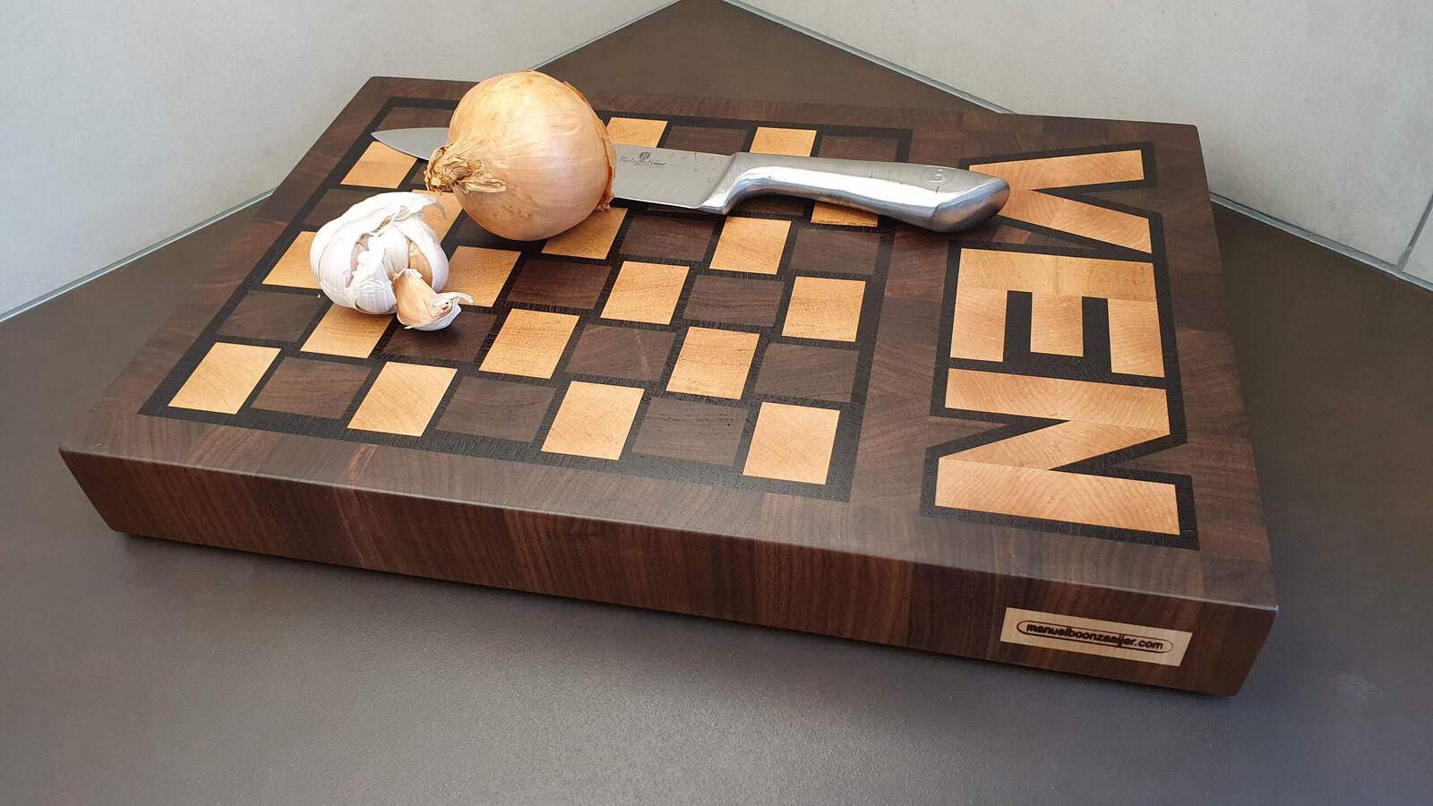 Kopshouten hakbord met letters