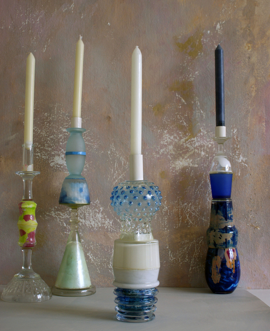 kandelaar met blauwe nopjes