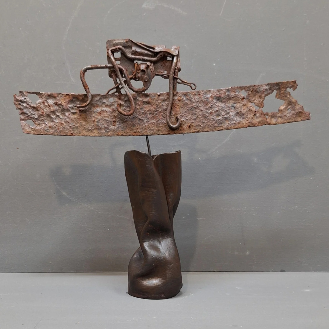 Kreukelvaasje met driftwood flower luchtdrogende klei.K27