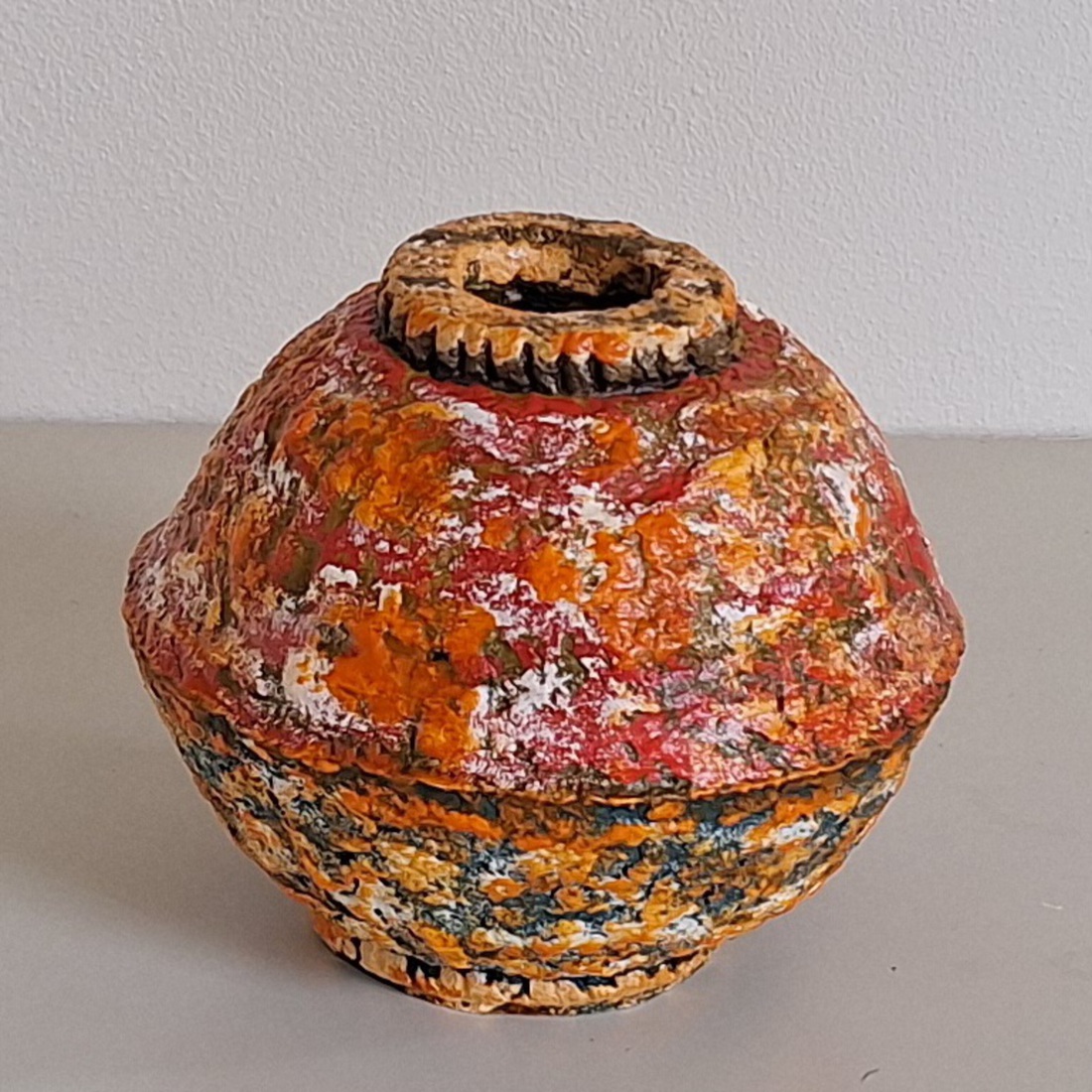Nr.443. Vaas object papier-mâché.