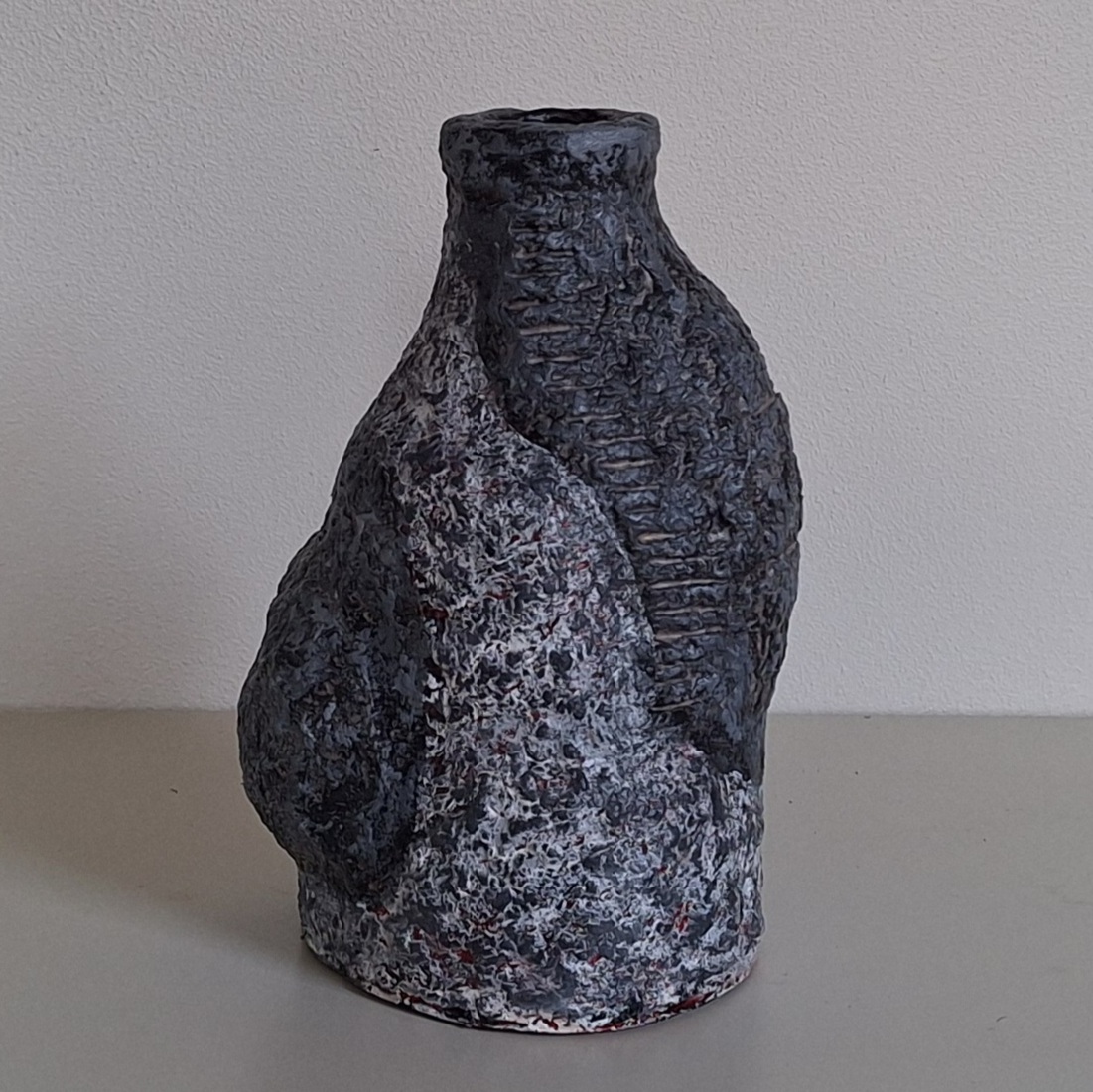 Nr.447. Vaas object papier-mâché.