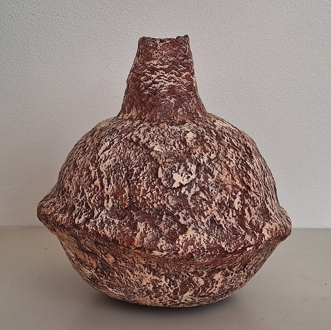 Nr.440. Vaas object papier-mâché.