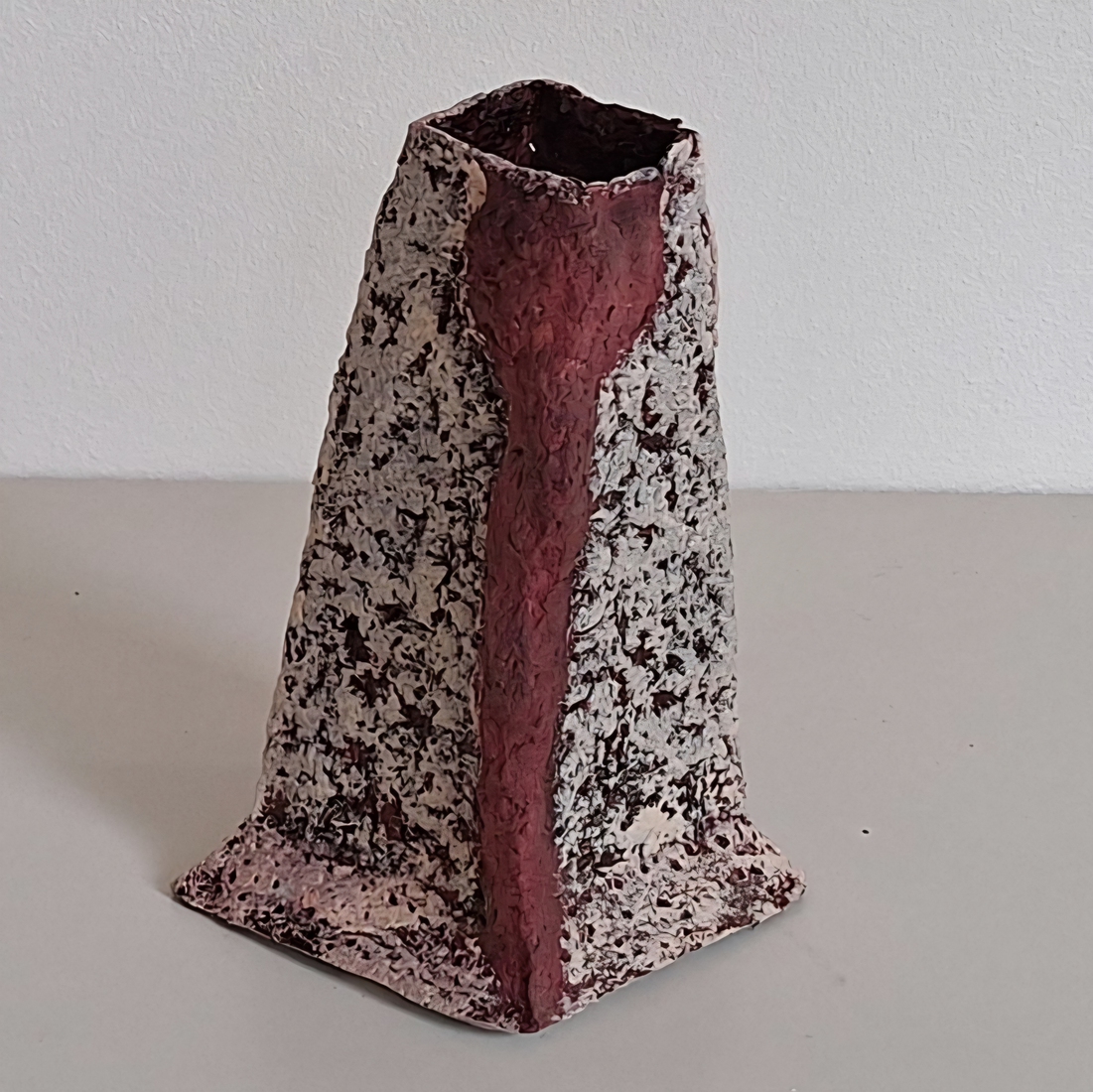 Nr.460. Vaas object papier-mâché.