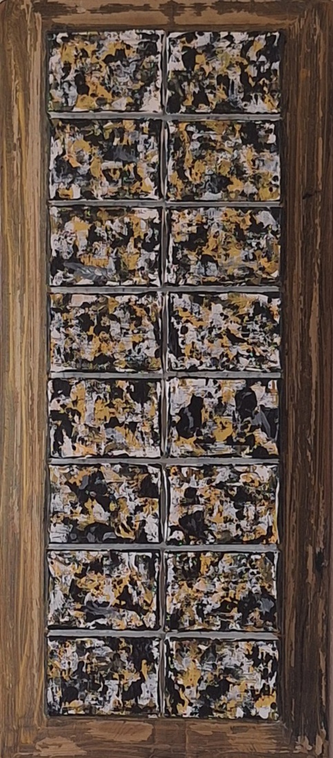 Nr.3243. Schilderij met 16 mini doekjes op antiek Spaans paneel.