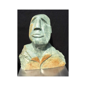 Diverse beelden uit steen en hout