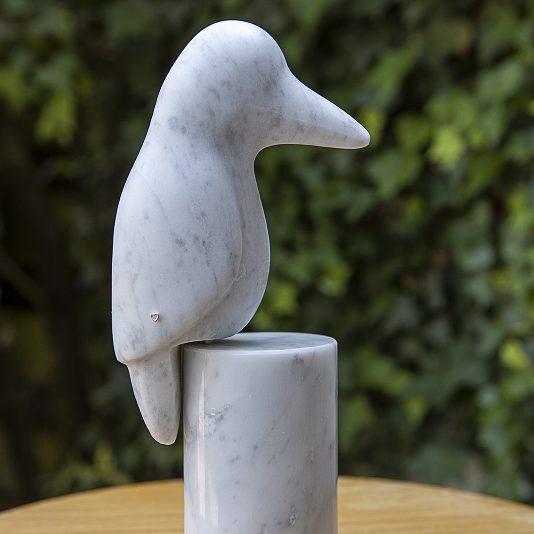  ijsvogeltje van wit marmer