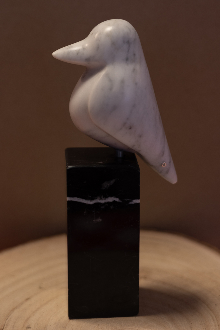 ijsvogeltje van Carrara marmer  