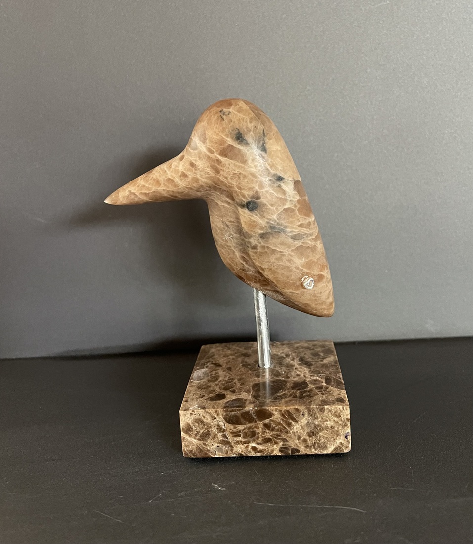 ijsvogeltje van bruine albast 