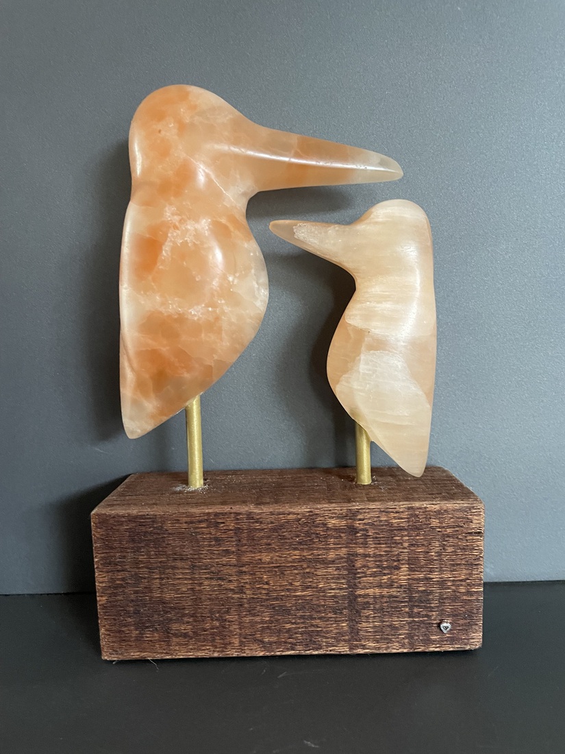 Moeder / kind ijsvogeltjes van seleniet. 