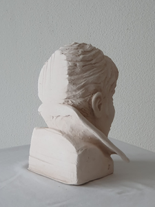 Een serie koppen over hoofdpijn, die is ontstaan nadat ik een hersenschudding had opgelopen bij een ongelukkige valpartij. Bij het werken aan de beelden heb ik ruimte gemaakt voor toeval.