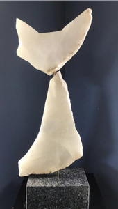 Beelden van katten van div materialen.