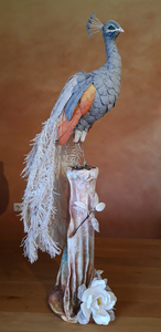 Alle kunstwerken van deze groep zijn van papier handgemaakt. Van verschillende soorten papier en met verschillende technieken van papierkunst.