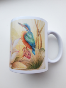 Omdat kunst niet alleen aan de muur kan hangen , maar ook aanwezig kan zijn in voorwerpen die je dagelijks gebruikt. In deze groep vind je allerlei voorwerpen die voorzin zijn van een afgedrukte afbeelding die er speciaal voor ontworpen is . 