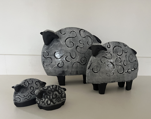 Het schaap is voor mij een favoriet en dankbaar onderwerp om elke keer weer tot een nieuwe unieke creatie te komen. 