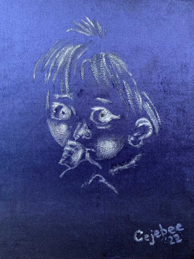 Kinderkopje op blauwachtig zachte stof