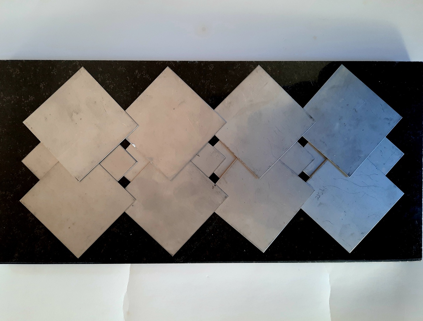 vrije vorm met rvs vierkant op hardsteen 2.