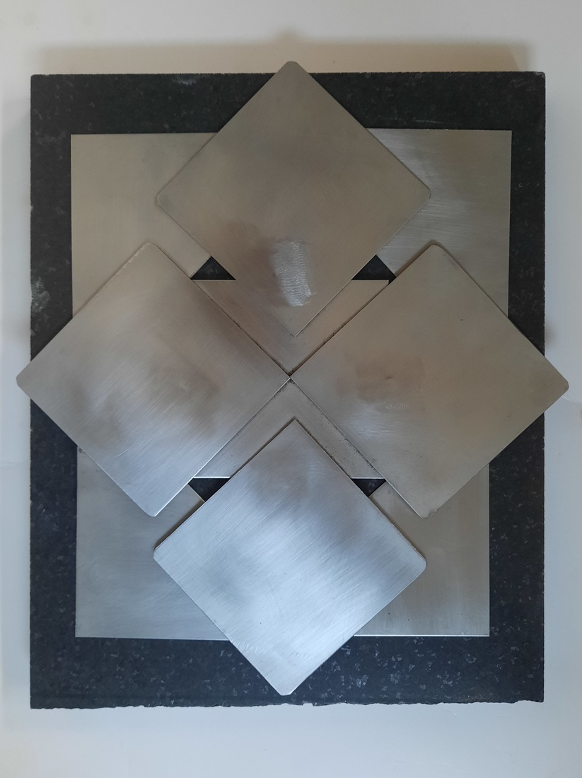 vrije vorm met rvs vierkant op hardsteen 3.