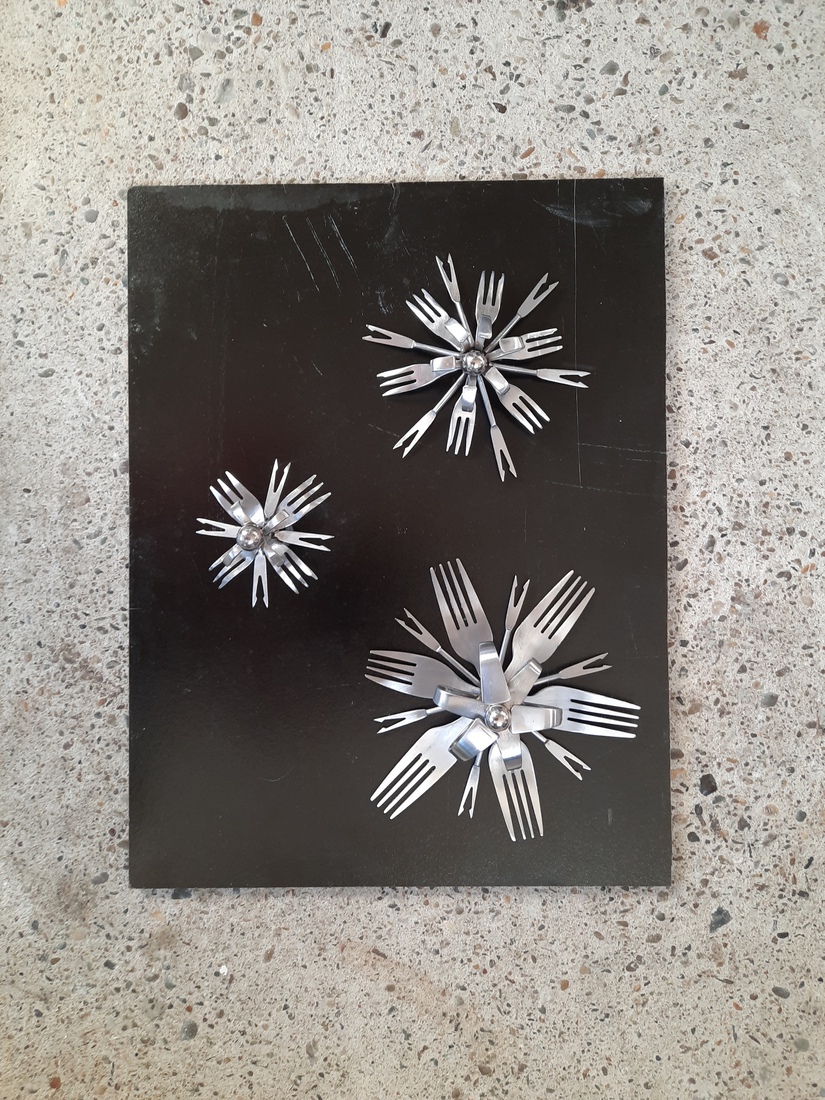 rvs vorkenbloemen op leisteen