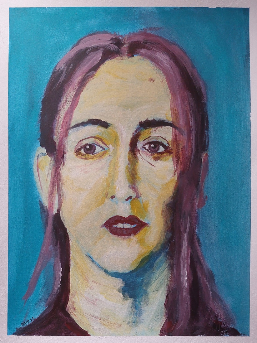 Vrouw met blauwe achtergrond