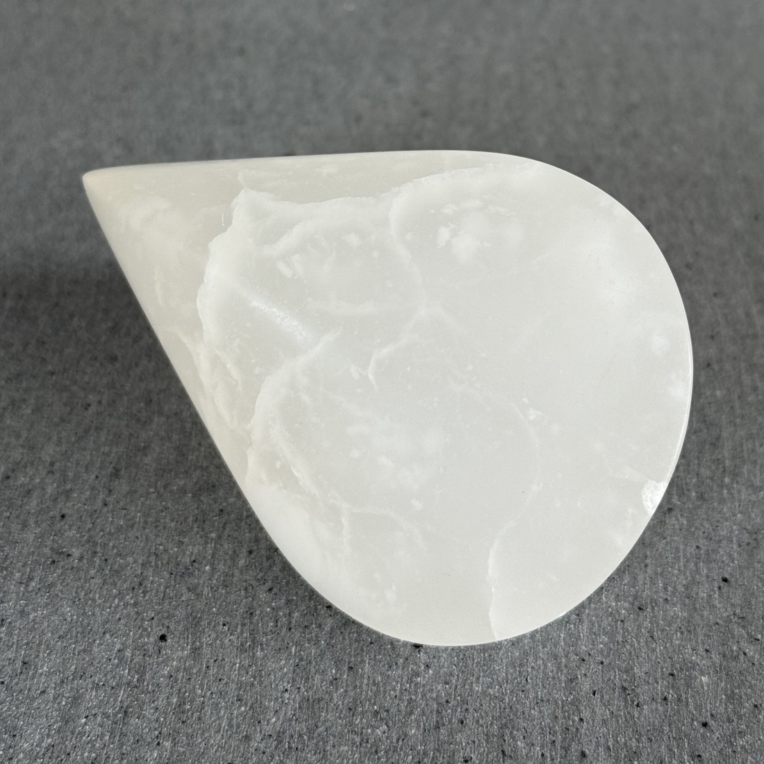 Oloide, witte albast