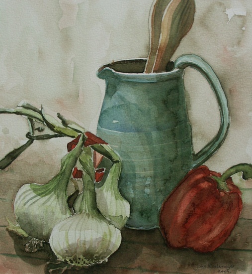 Stilleven van waterkan en uien