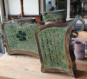 handgevormd, steengoed, eigenzinnig