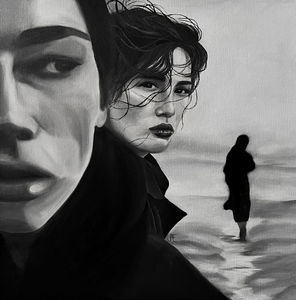 Een gevoel van iets dat zich afspeelt in de stilte tussen gebeurtenissen — een blik, een windvlaag, een gedachte die niet uitgesproken wordt. Een tijdloze, verstilde en poëtische karakter, waarin emotie voelbaar is maar niet volledig verklaard wordt.