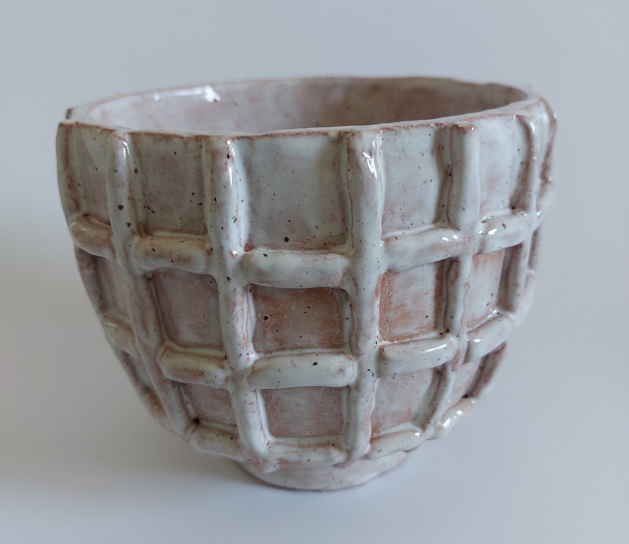 Witte pot met decoratie
