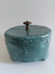 Keramieken kistjes en potjes met oude handgreepjes